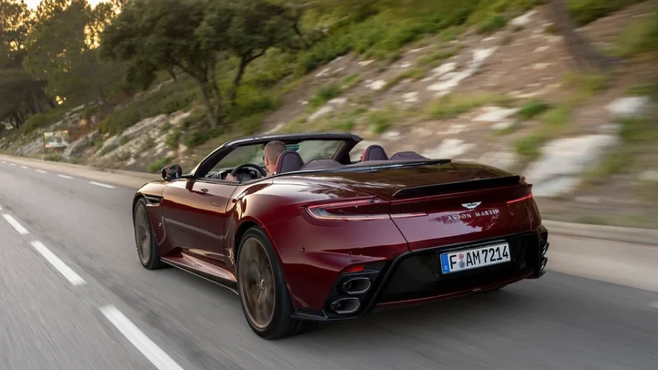 Aston Martin DB12