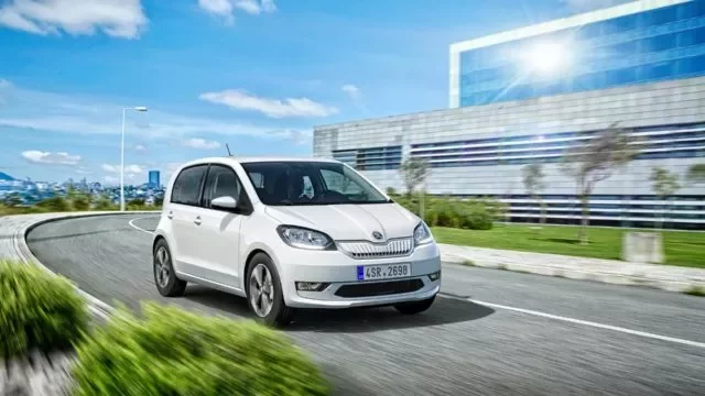 Elektromobilů do města už je na trhu třináct. Levné ale nejsou a vybrat z nich ty dobré není jen tak