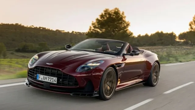 Řídil jsem zřejmě nejlepší kabriolet současnosti. Aston Martin DB12 S Volante klame tělem i duší