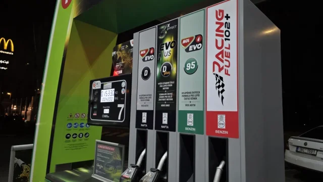 V Česku stojí litr benzinu i 95 korun. V tomto případě ale nemůže za vysokou cenu válka