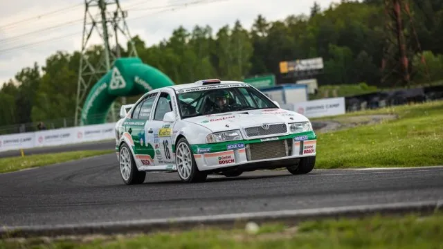 Nejslavnější Škoda Octavia na světě bude opět v akci. Ukáže se i Škodovka, která hrála v Grand Tour