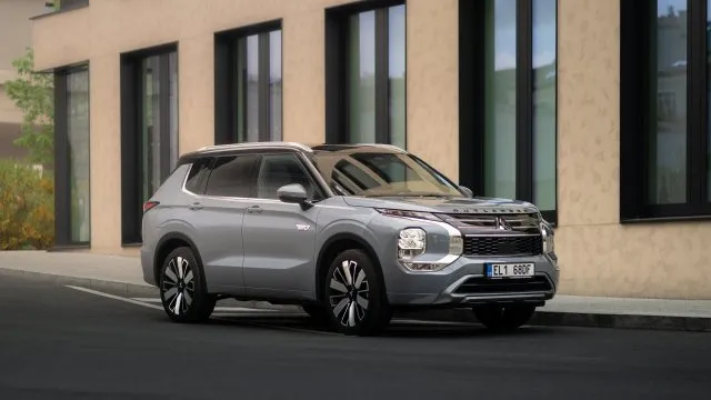 Mitsubishi Outlander se prodává s obrovskou slevou. Velké rodinné SUV šlo s cenou dolů o 285 tisíc