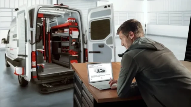 V pracovním autě je nutné mít dobře upevněný náklad. Co hrozí, když upevnění podceníte?