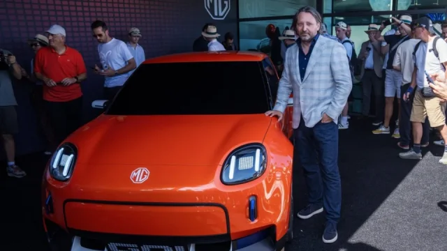 Ferrari pro normální lidi a malý retro dravec. Československý designér znovu čaruje