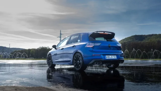 Volkswagen se sporťáky se spalovacími motory nekončí! Vyzkoušeli jsme je na okruhu v Mostě
