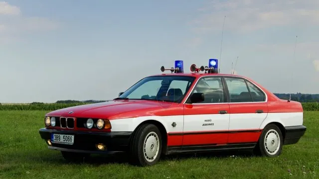 Hasiči vyrážejí k požárům v luxusním BMW. Kritiku od občanů si ale rozhodně nezaslouží