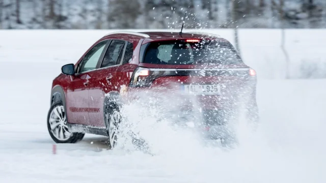 Test pěti levných aut s pohonem 4x4: Na sněhu fungují všechna, některá i pobaví