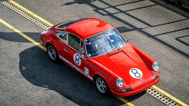 Na závodním okruhu jsme řídili Porsche 911 z roku 1969. Byl to náročný, ale jedinečný zážitek