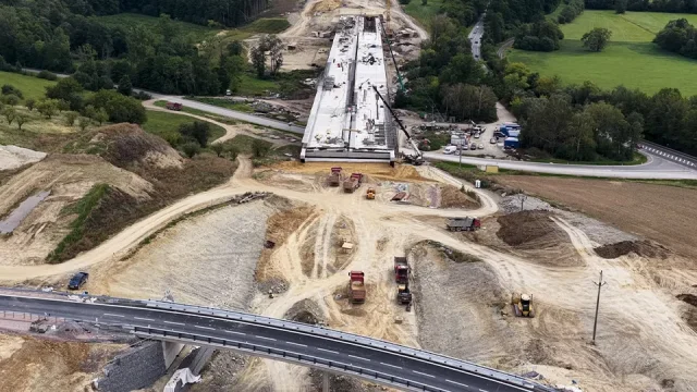 Vánoční otevření dálnice do Litomyšle se komplikuje. Poláci mají problém s mosty