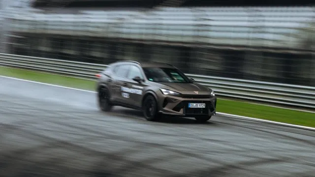 Vzali jsme nejostřejší Cupry na okruh F1. Jedna z nich nám pořádně vytřela zrak