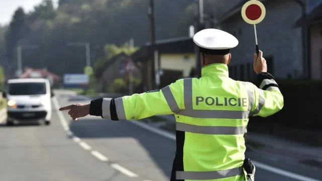 Falešné pokuty matou české řidiče. Podvodníci posílají výhružné SMS a vytvářejí tlak