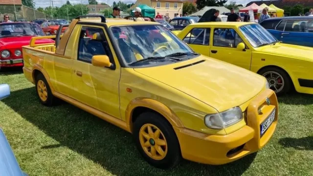 Tato ojetá Škoda Felicia může stát i 350 tisíc korun. Na světě jich existuje jen 4 000 kusů