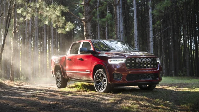 RAM se vrací k osmiválci HEMI: Zákazníkům se nový silnější motor nelíbí, protože má o 2 válce míň