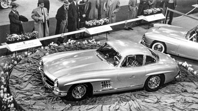Mercedes změnil svět automobilů. Jeho 140letá historie ale skrývá i pořádně temnou kapitolu