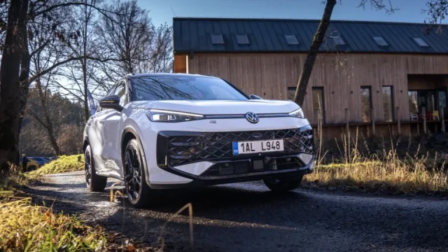 Volkswagen spouští prodej nového modelu  T-Roc. Je praktičtější a stojí pod 700 tisíc korun