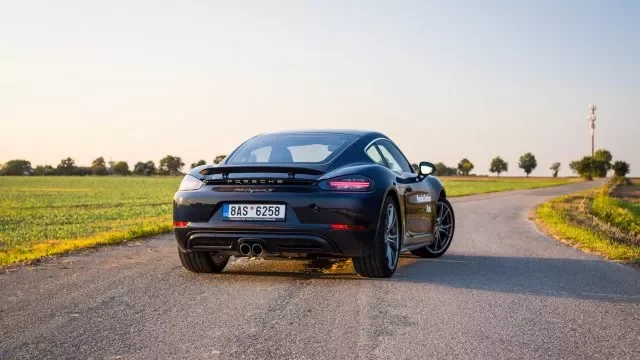 Test Porsche 718 Cayman S: Něco tomu chybí, ale to důležité zůstalo
