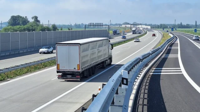 Připravte se na zdržení a kolony. Začínají letní opravy za 8 miliard korun