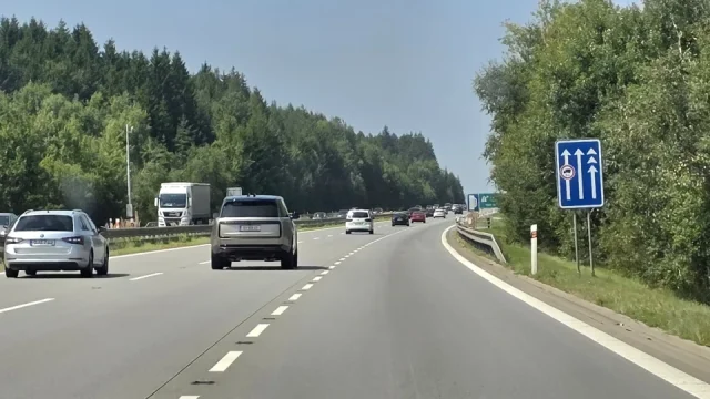 Pokuta 2000 korun za 20 sekund v levém pruhu. Pozor na nově zavedené pravidlo na dálnicích