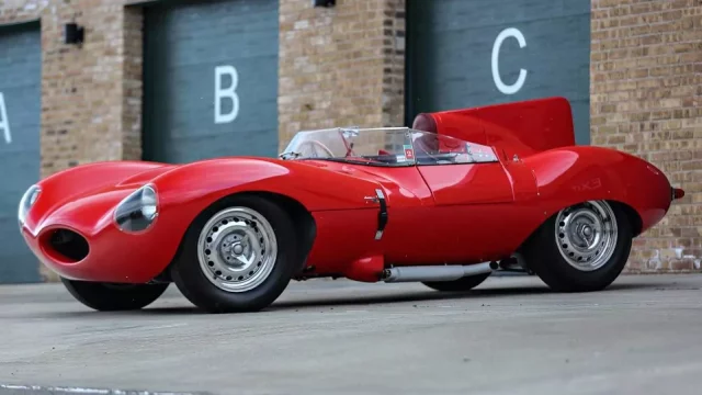 Jaguar D-Type jako první vlastnil Bernie Ecclestone, vzácný veterán nyní může být váš. Za čtvrt miliardy!