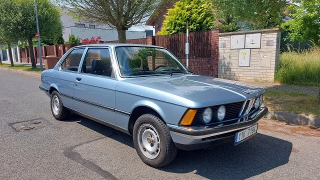BMW 320 (E21): Šestiválec mi dělá radost každou jízdu, přitom nás dohromady svedla naprostá náhoda