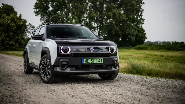 Renault oprášil další retro název, poprvé jsme se projeli novou čtyřkou. Vypadá a jezdí skvěle