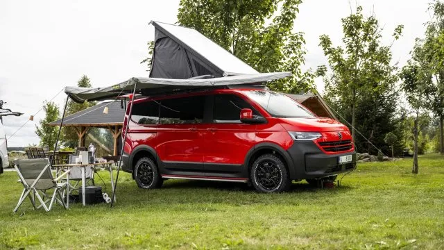 Volkswagen našel řešení pro odpůrce nové Californie. Obytná Caravelle toho nabídne opravdu hodně