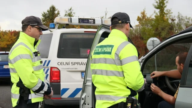 Pokuta až 10 milionů při nákupu auta. Dávejte si pozor, kolik hotovosti vezete