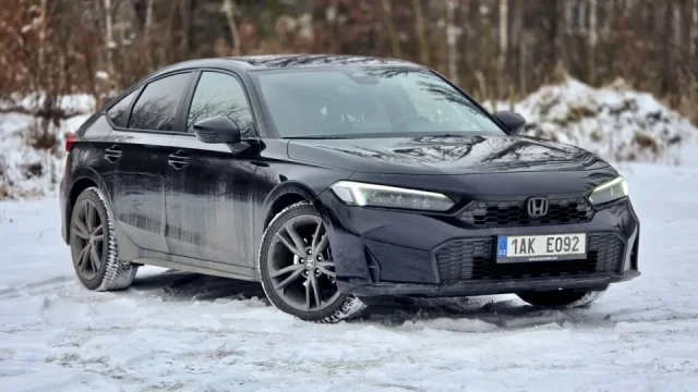Honda Civic je jedno z nejlepších aut současnosti. Češi ho ale nekupují, zřejmě za to může cena