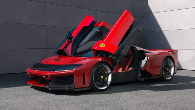 „Nejrychlejší silniční auto, které jsem kdy řídil.“ Hvězdy Formule 1 ohromil nový skvost Ferrari