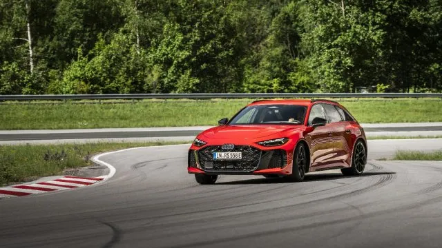Řídili jsme plug-in hybridní Audi RS 5. Průšvih? Vůbec ne. Hmotnost dokáže skvěle maskovat