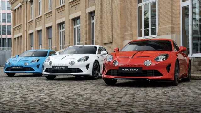 Sporťák Alpine A110 má speciální edici za 3 miliony a láká i na nový levnější model