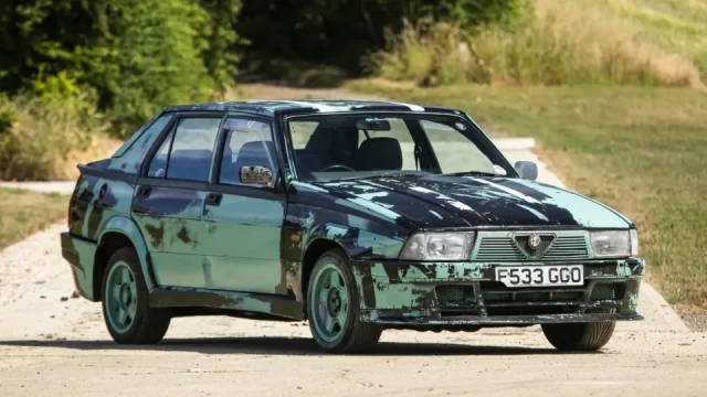 Alfa Romeo 75 po Jeremy Clarksonovi z Top Gearu je na prodej. Už nestojí 13 tisíc, ale až 427 tisíc