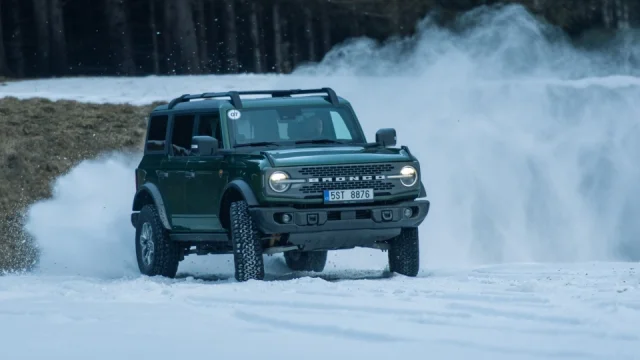 Mustang v ohrožení, Bronco levnější o 300 tisíc, F1 a útok na Le Mans. U Fordu letos nuda nebude
