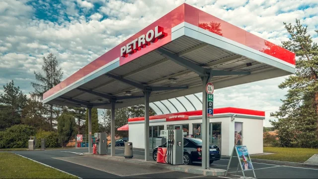 Dost předraženým palivům: Andrej Babiš se postavil za lid a vláda omezuje ceny benzinu i nafty