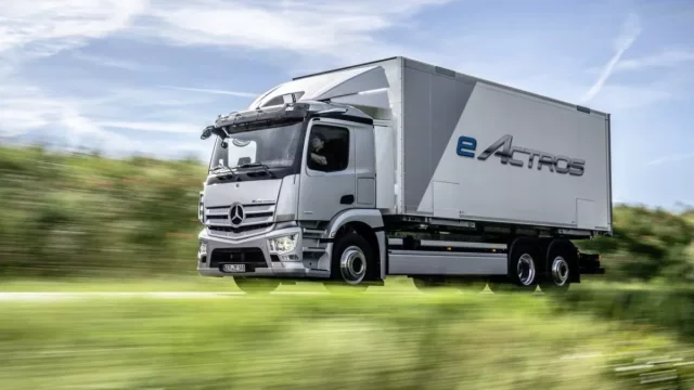 I náklaďák může být elektrický. Mercedes-Benz představuje nový eActros