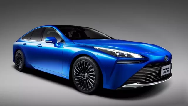 Jedno z nejošklivějších eko-aut současnosti se v další generaci proměnilo v pohlednou limuzínu