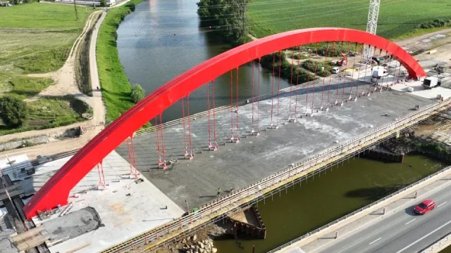 Půl kilometru za tři čtvrtě miliardy. Na D55 již stojí druhý nejdelší most na Moravě