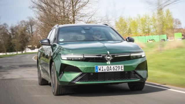 Je za rozumné peníze a pod kapotou má diesel i benzín. Řídili jsme nový kombík Opel Astra