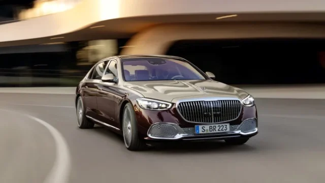 Česká taxislužba chce konkurovat Dubaji. Zákazníky bude vozit v Maybachu. Víme, kolik to stojí