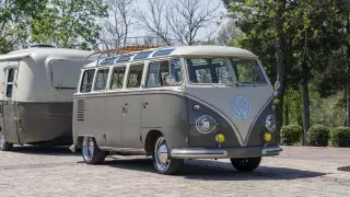 Volkswagen Type 2 s karavanem