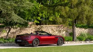 Aston Martin DB12 Volante