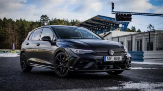 Volkswagen Golf R je dokonalý monster-hatch. Má jen jednu chybu