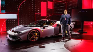 Nové Ferrari 849 Testarossa začíná od 11 milionů. Při debutu v Miláně jsme si ho prohlédli naživo
