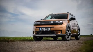 Řídili jsme stylový Fiat za cenu Dacie. Je to konečně skvěle vypadající auto pro normální lidi