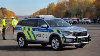 Policie ČR přebírá nová auta. Škoda Kodiaq vám rychlost nezměří. Používá ale jinou silnou zbraň