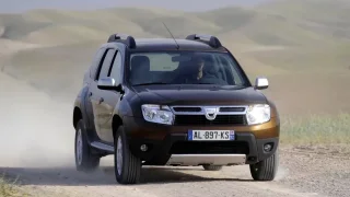 Ojetá Dacia Duster je lidová alternativa Mercedesu G. Skrývá však nástrahy starých levných aut