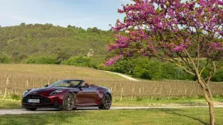 Aston Martin DB12 Volante